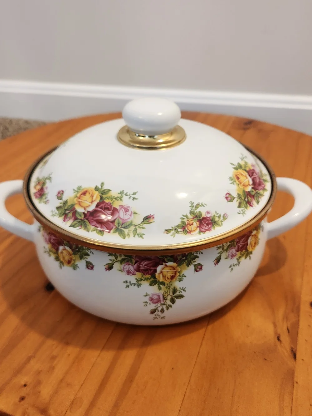 Royal Albert Old Country Roses Enamel Casserole Dish W/Lid NEW